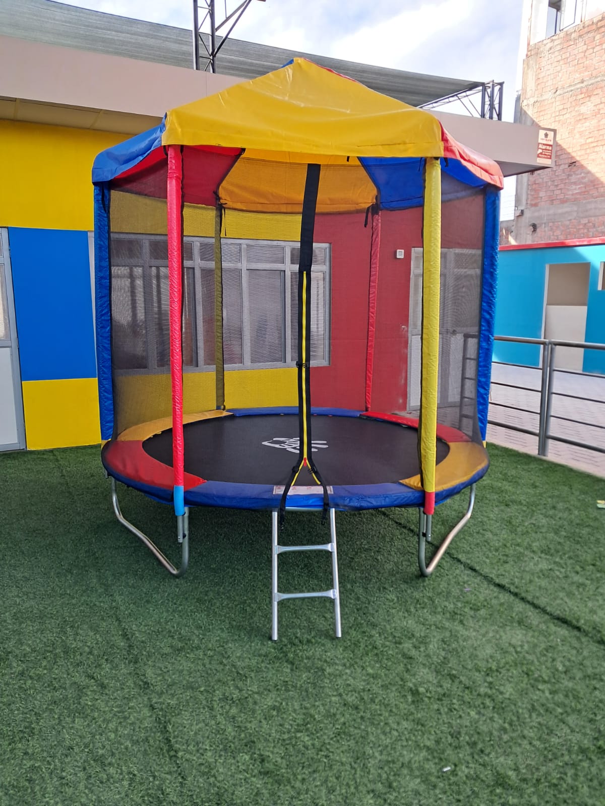 Trampolín de 2.40m con Techo - Imagen 2